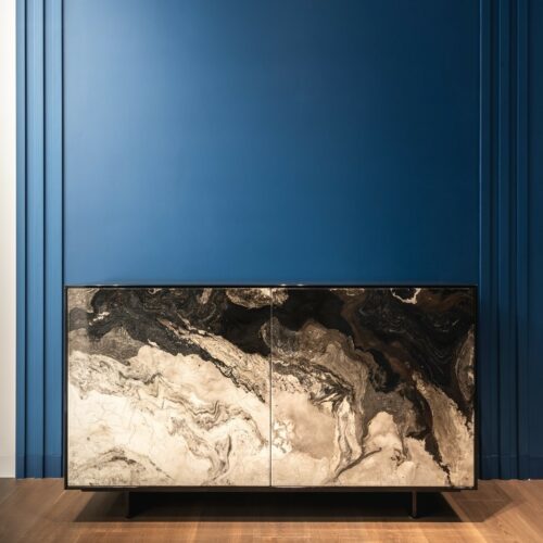 chests, commodes, bedside tables: 1