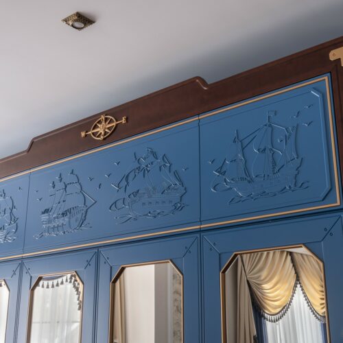 carved elements: 3